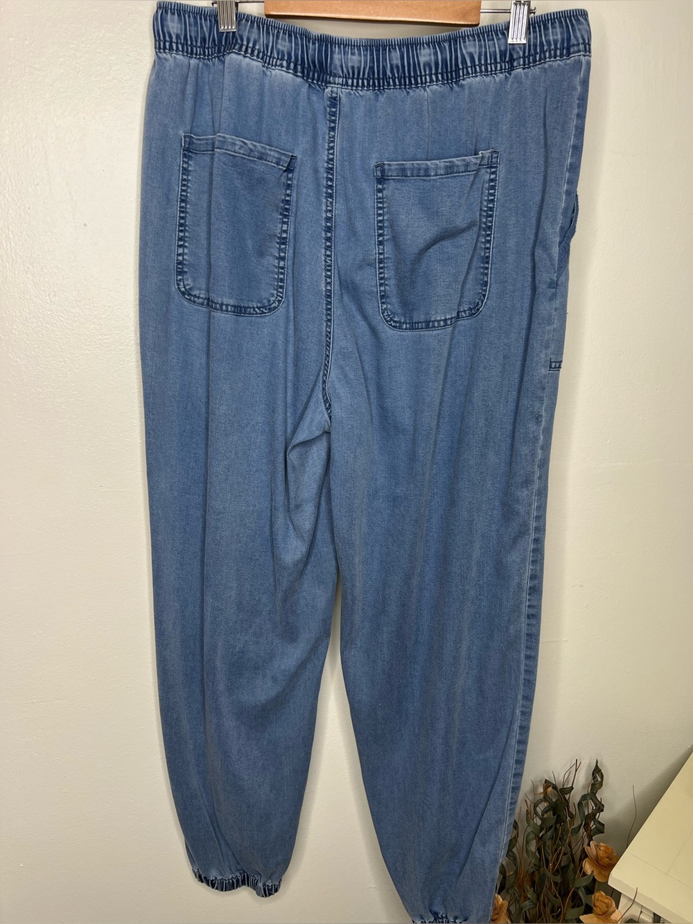 Time and True Pull on Jogger Jeans - Picture 5 of 7